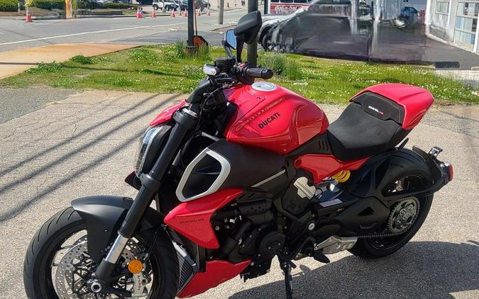 2024 Ducati Diavel V4 Red