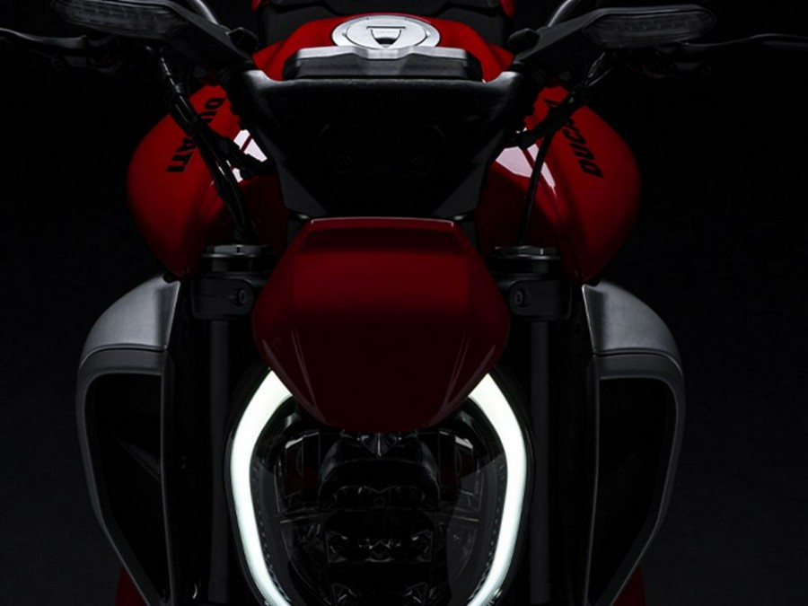 2024 Ducati Diavel V4 Red