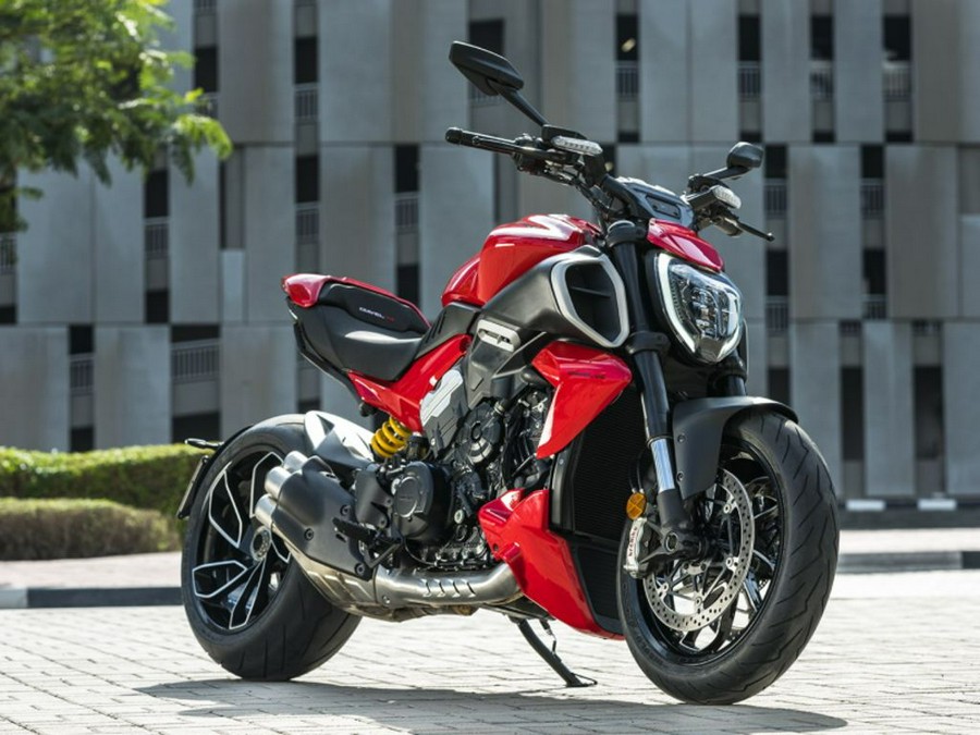 2024 Ducati Diavel V4 Red