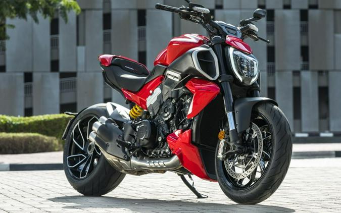 2024 Ducati Diavel V4 Red