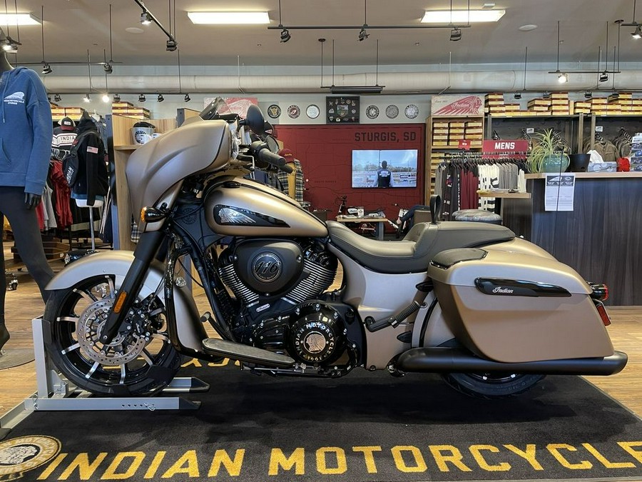 2024 Indian Motorcycle® Chieftain® Dark Horse® w/Powerband Audio Pkg Sandstone Smoke