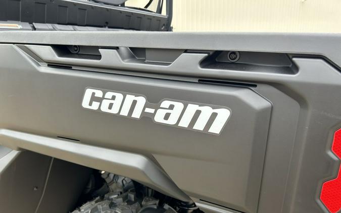 2025 Can-Am™ Defender MAX DPS HD9