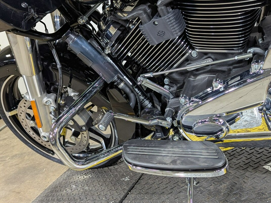 2025 Harley-Davidson Road Glide® Vivid Black Trim Chrome