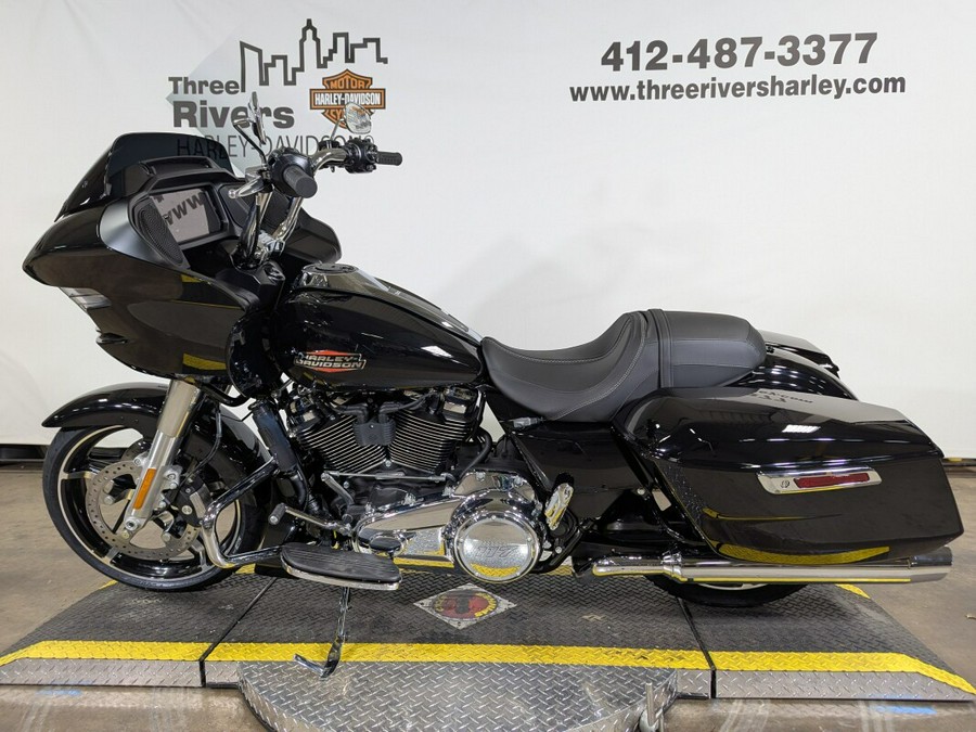 2025 Harley-Davidson Road Glide® Vivid Black Trim Chrome