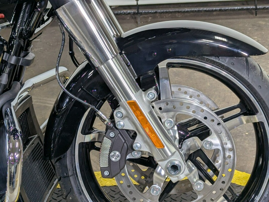 2025 Harley-Davidson Road Glide® Vivid Black Trim Chrome