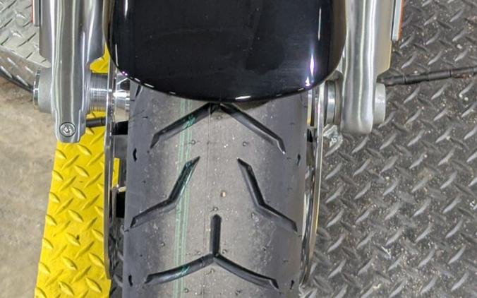 2025 Harley-Davidson Road Glide® Vivid Black Trim Chrome