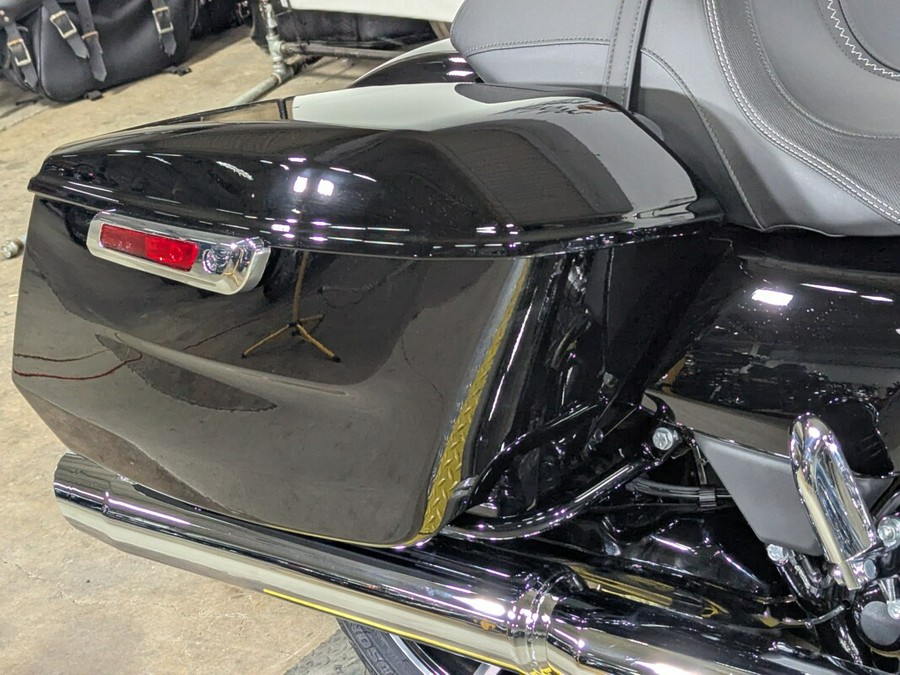 2025 Harley-Davidson Road Glide® Vivid Black Trim Chrome