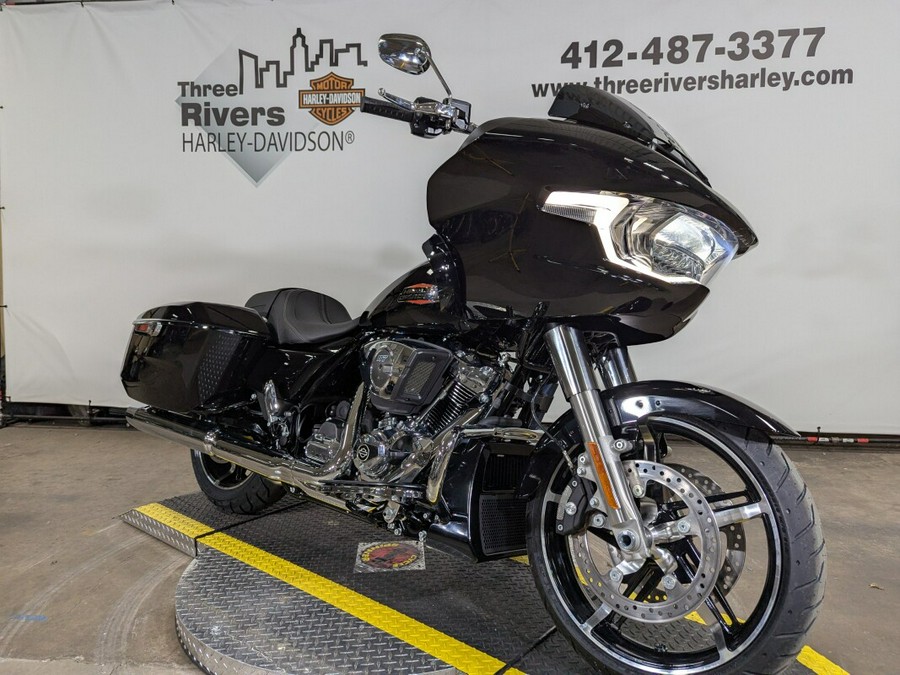 2025 Harley-Davidson Road Glide® Vivid Black Trim Chrome