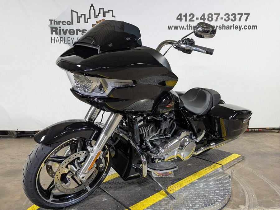 2025 Harley-Davidson Road Glide® Vivid Black Trim Chrome