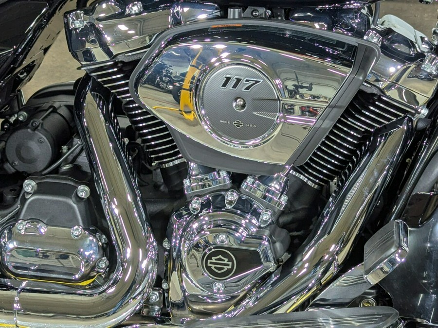 2025 Harley-Davidson Road Glide® Vivid Black Trim Chrome