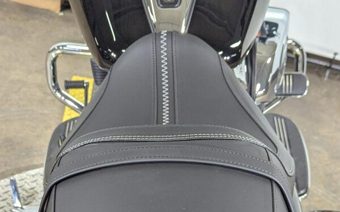 2025 Harley-Davidson Road Glide® Vivid Black Trim Chrome