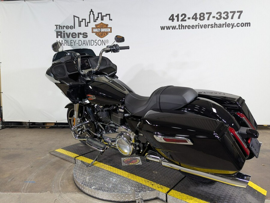 2025 Harley-Davidson Road Glide® Vivid Black Trim Chrome