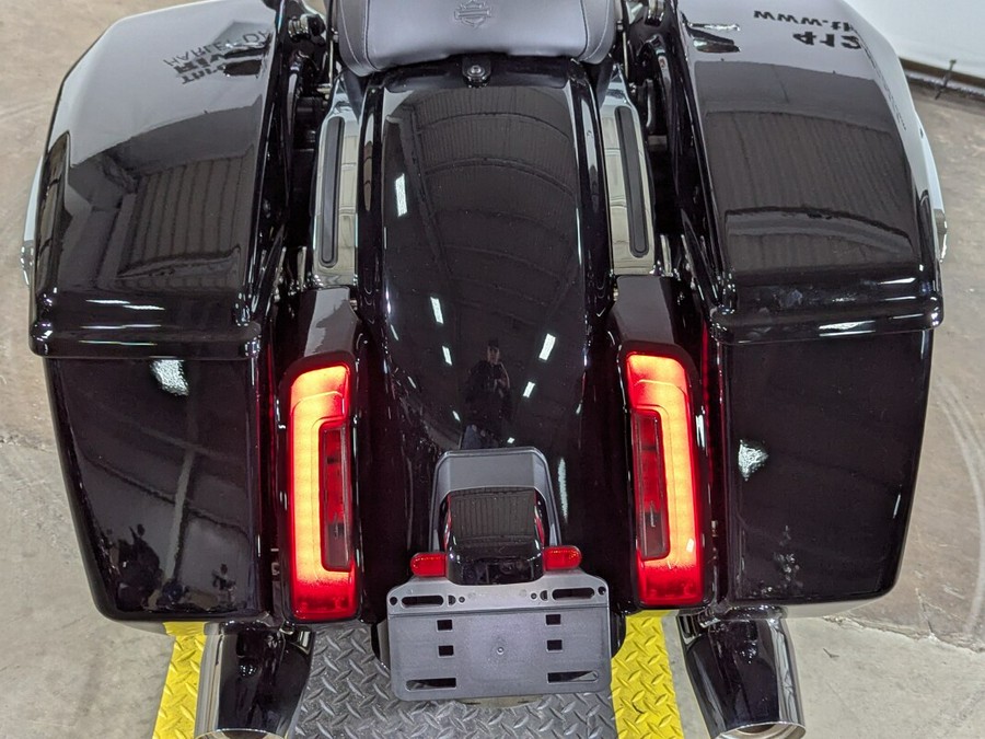 2025 Harley-Davidson Road Glide® Vivid Black Trim Chrome
