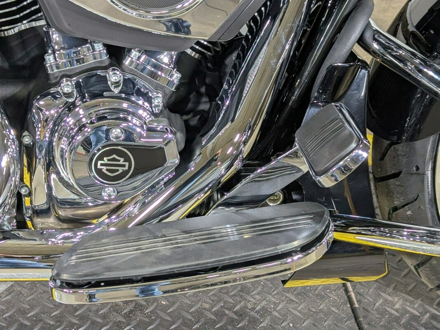 2025 Harley-Davidson Road Glide® Vivid Black Trim Chrome
