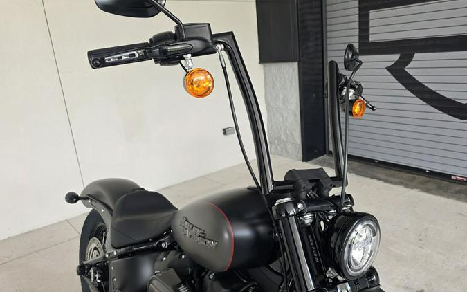 2018 Harley-Davidson® Street Bob® Industrial Gray Denim/Black Denim