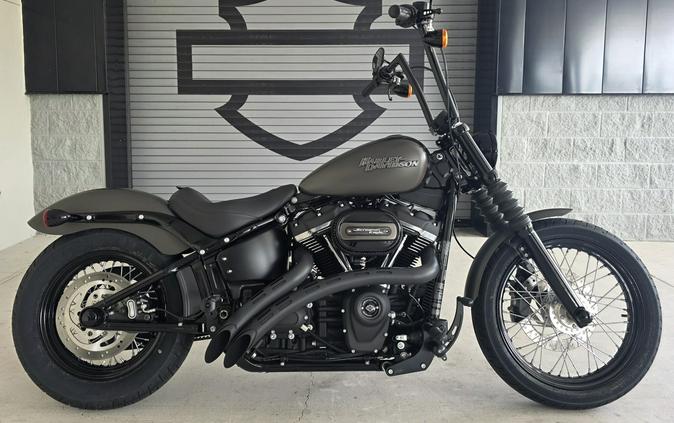 2018 Harley-Davidson® Street Bob® Industrial Gray Denim/Black Denim