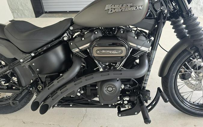 2018 Harley-Davidson® Street Bob® Industrial Gray Denim/Black Denim