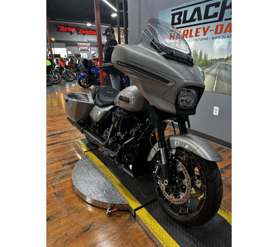 2023 Harley-Davidson® CVO™ Street Glide® DARK PLATINUM