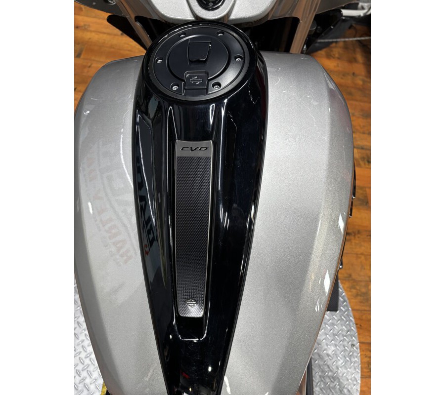 2023 Harley-Davidson® CVO™ Street Glide® DARK PLATINUM