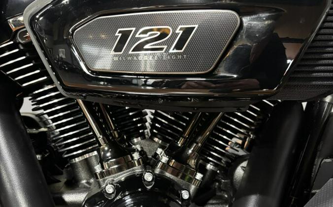 2023 Harley-Davidson® CVO™ Street Glide® DARK PLATINUM