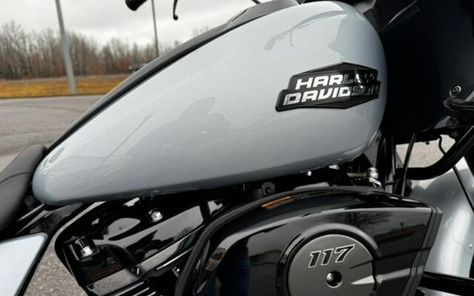 2024 Harley-Davidson Road Glide® Atlas Silver Metallic – Black Finish