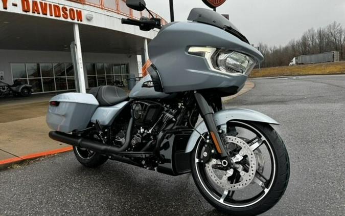 2024 Harley-Davidson Road Glide® Atlas Silver Metallic – Black Finish