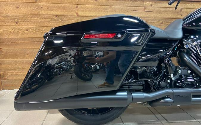 2022 Harley-Davidson® Road Glide® Special Vivid Black FLTRXS