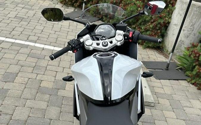 2025 Triumph Daytona 660 Snowdonia White/Sapphire Black