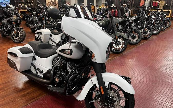 2024 Indian Motorcycle® Chieftain® Dark Horse® w/Powerband Audio Pkg Ghost White Metallic Smoke wit