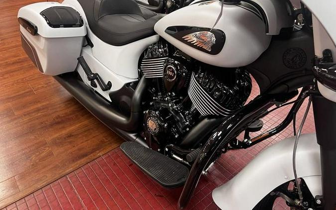 2024 Indian Motorcycle® Chieftain® Dark Horse® w/Powerband Audio Pkg Ghost White Metallic Smoke wit