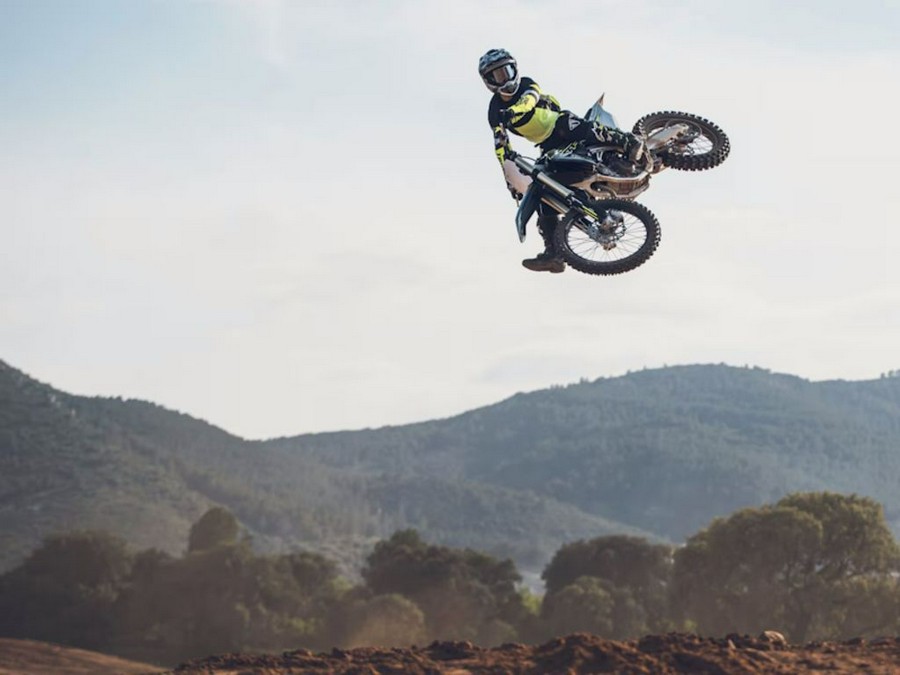 2026 Triumph TF 250-X Jet Black/Pure White