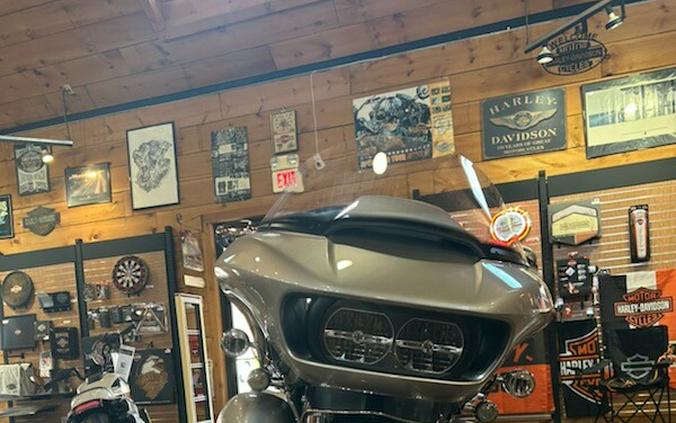2018 Harley-Davidson Road Glide Ultra Silver Fortune/Black Tempest