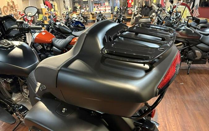 2025 Indian Motorcycle® Pursuit® Dark Horse® w/PowerBand Audio Black Smoke