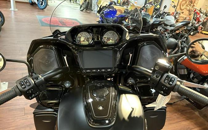 2025 Indian Motorcycle® Pursuit® Dark Horse® w/PowerBand Audio Black Smoke