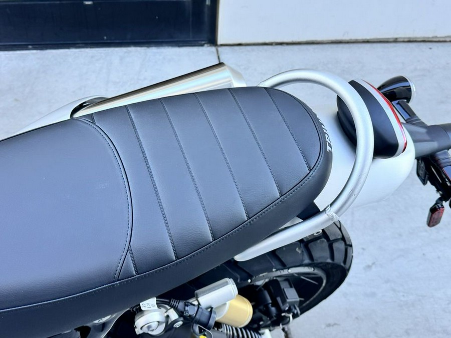 2025 Triumph Scrambler 1200 XE Phantom Black Storm Grey