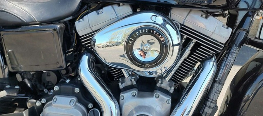 2012 Harley-Davidson Dyna Glide FLD - Dyna Switchback