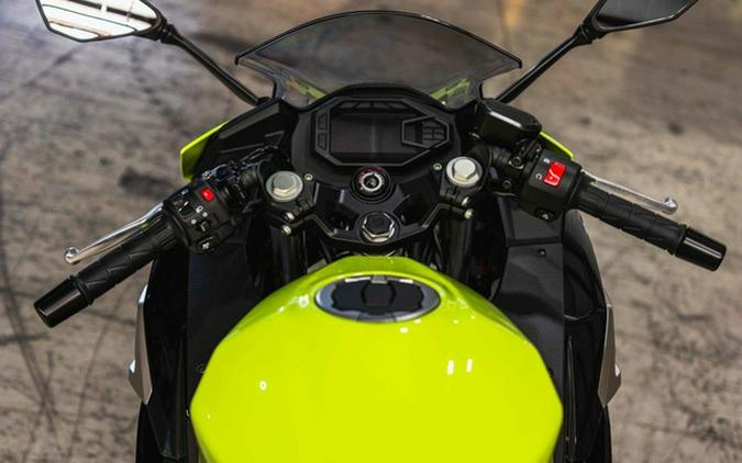 2026 Kawasaki Ninja 500 ABS Metallic Yellowish GreenEbony