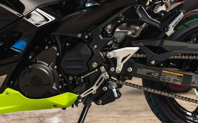 2026 Kawasaki Ninja 500 ABS Metallic Yellowish GreenEbony