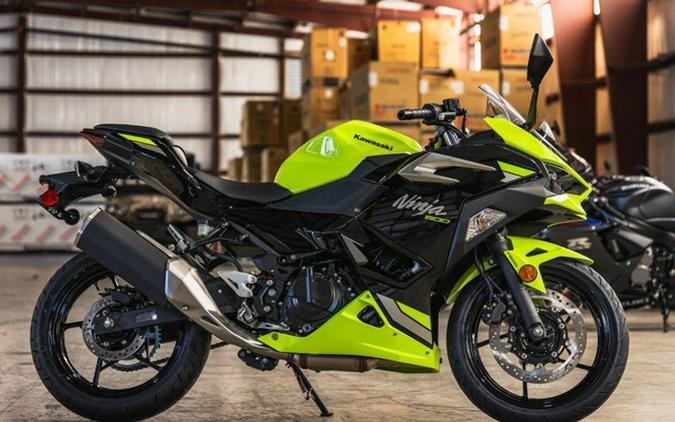 2026 Kawasaki Ninja 500 ABS Metallic Yellowish GreenEbony