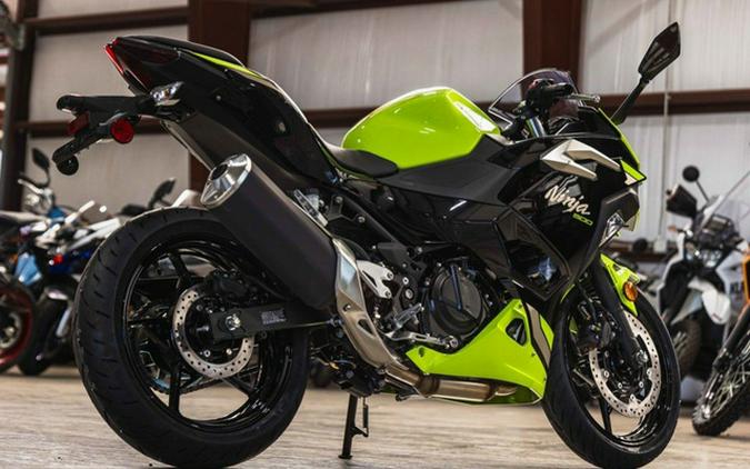 2026 Kawasaki Ninja 500 ABS Metallic Yellowish GreenEbony