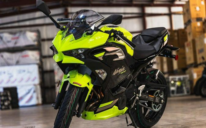2026 Kawasaki Ninja 500 ABS Metallic Yellowish GreenEbony
