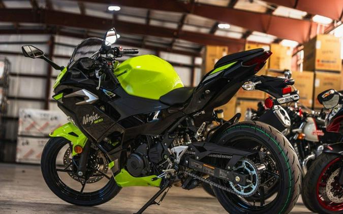 2026 Kawasaki Ninja 500 ABS Metallic Yellowish GreenEbony