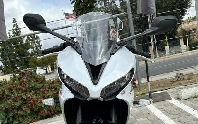 2025 Triumph Daytona 660 Snowdonia White/Sapphire Black