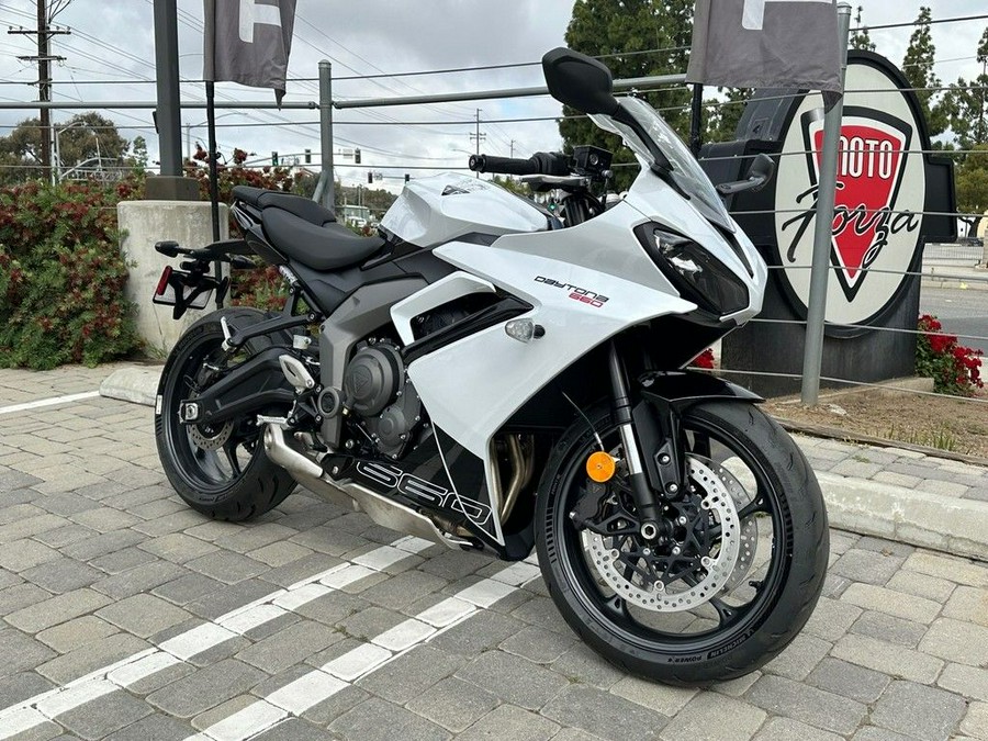 2025 Triumph Daytona 660 Snowdonia White/Sapphire Black