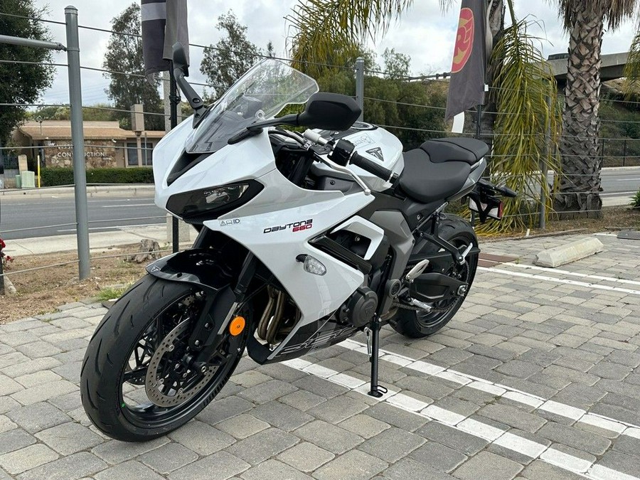 2025 Triumph Daytona 660 Snowdonia White/Sapphire Black