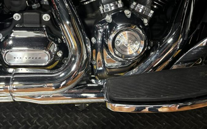 2019 Harley-Davidson® Ultra Limited WKDRED/TWTDCHRY W/PINSTRIPE