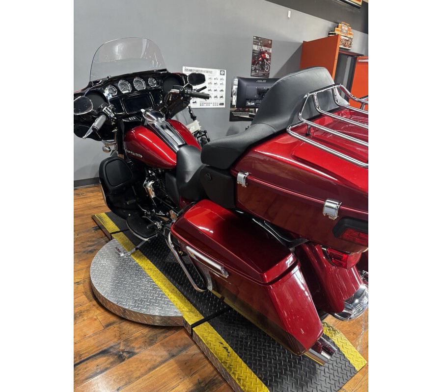 2019 Harley-Davidson® Ultra Limited WKDRED/TWTDCHRY W/PINSTRIPE