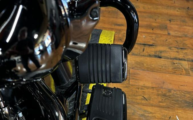 2022 Harley-Davidson® CVO™ Street Glide® BLUE STEEL