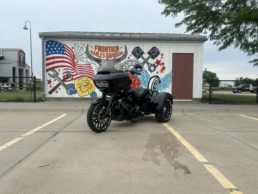 FLTRT 2023 Road Glide® 3