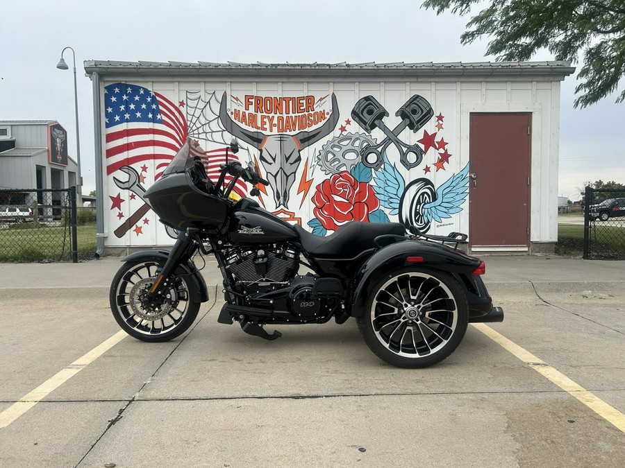 FLTRT 2023 Road Glide® 3